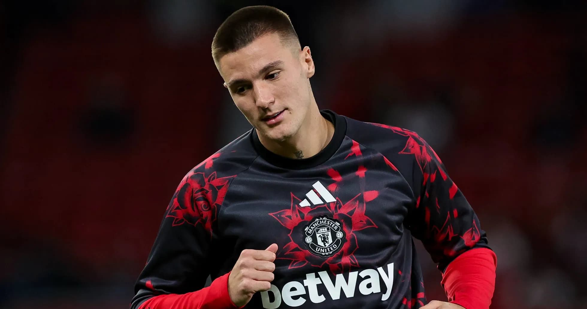 Jugador de Manchester United en calentamiento previo al partido Jugador de Manchester United en calentamiento previo al partido