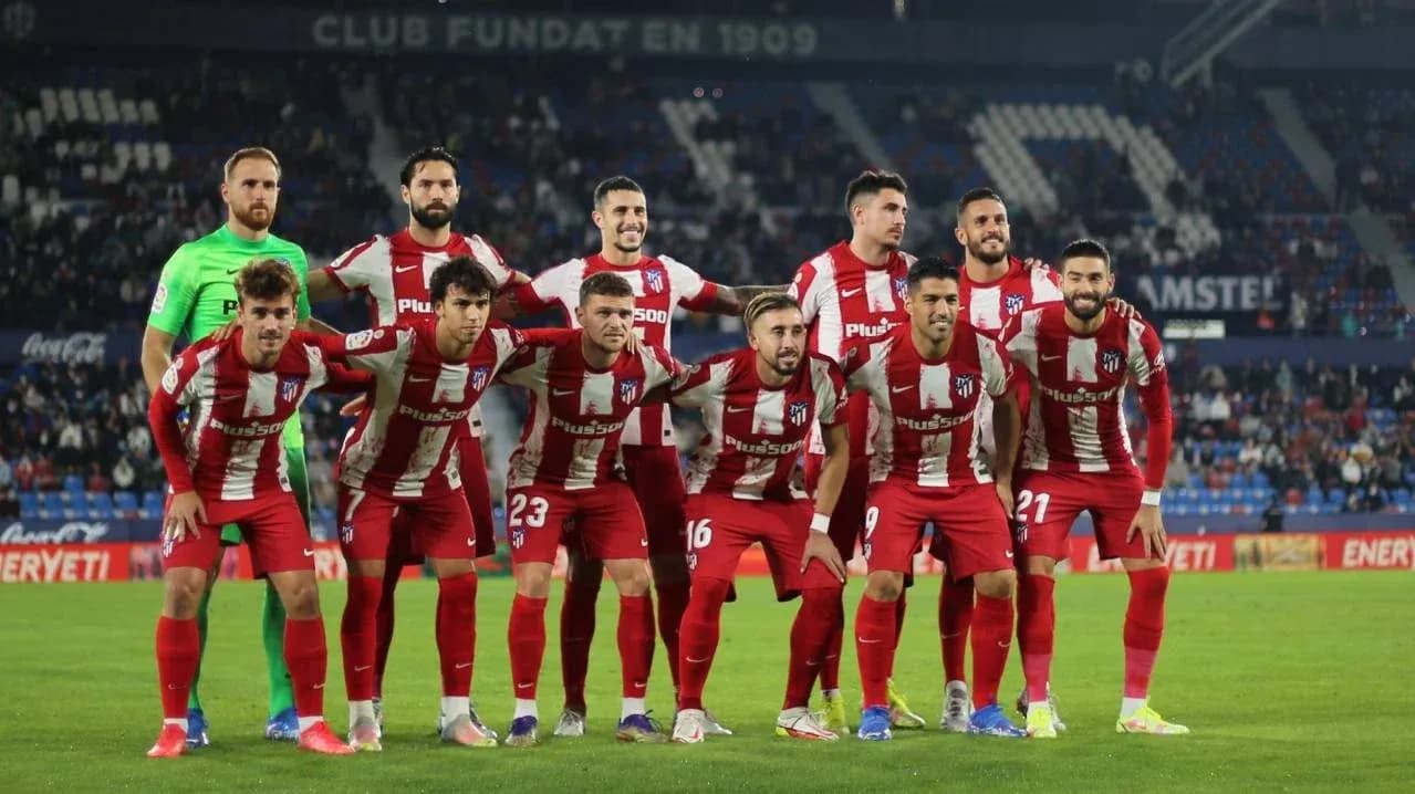 Equipo de Atlético Madrid posando para la foto Equipo de Atlético Madrid posando para la foto