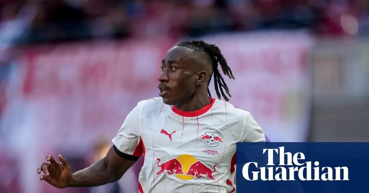 Jugador de RB Leipzig corriendo durante un partido Jugador de RB Leipzig corriendo durante un partido