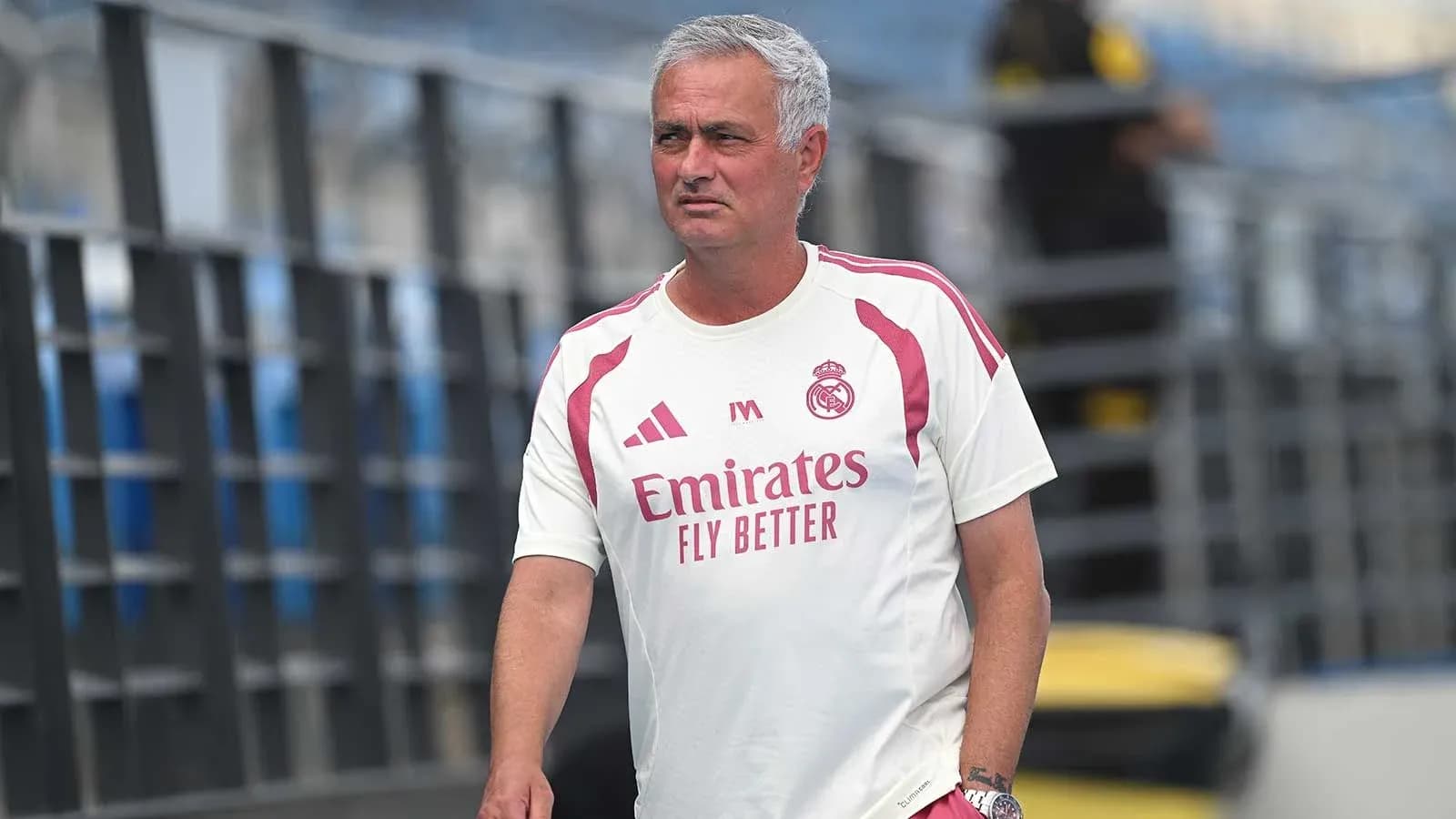 Entrenador de Real Madrid en sesión de entrenamiento Entrenador de Real Madrid en sesión de entrenamiento