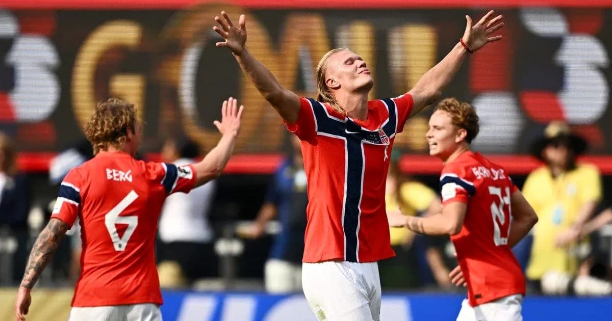 Jugadores noruegos celebrando un gol en el partido Jugadores noruegos celebrando un gol en el partido