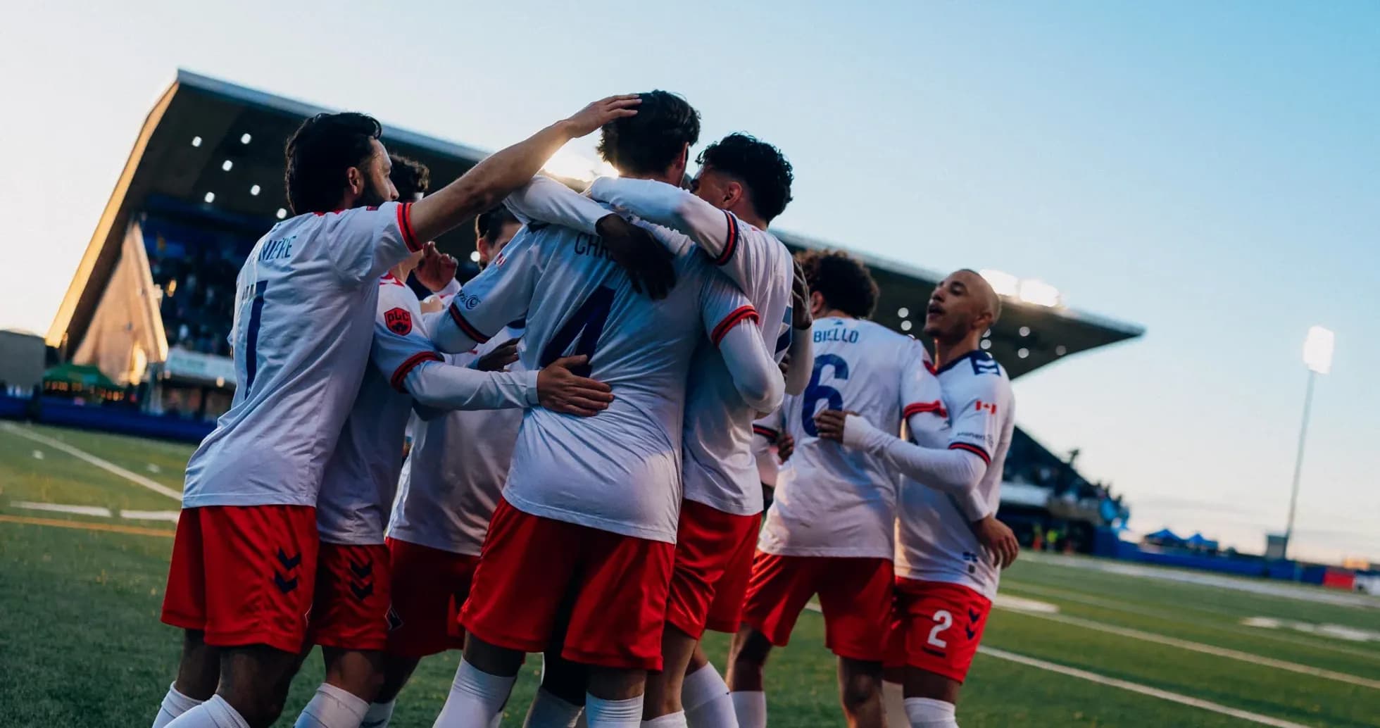 Jugadores de HFX Wanderers celebrando un gol Jugadores de HFX Wanderers celebrando un gol