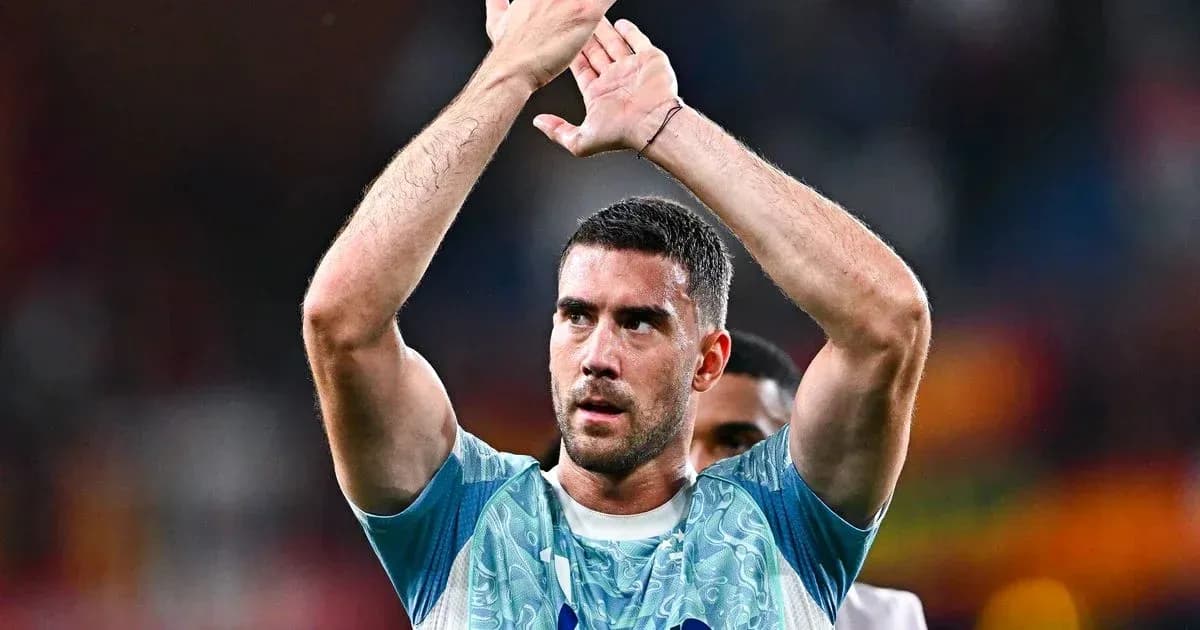 Jugador aplaudiendo al público tras el partido Jugador aplaudiendo al público tras el partido