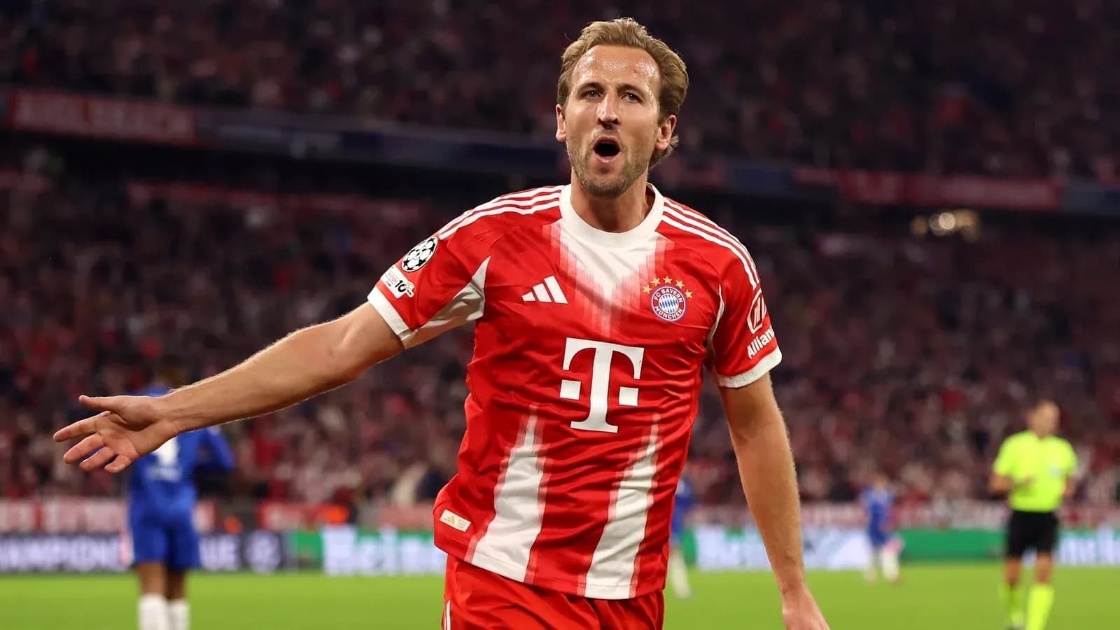 Jugador de Bayern Múnich celebrando un gol en partido Jugador de Bayern Múnich celebrando un gol en partido