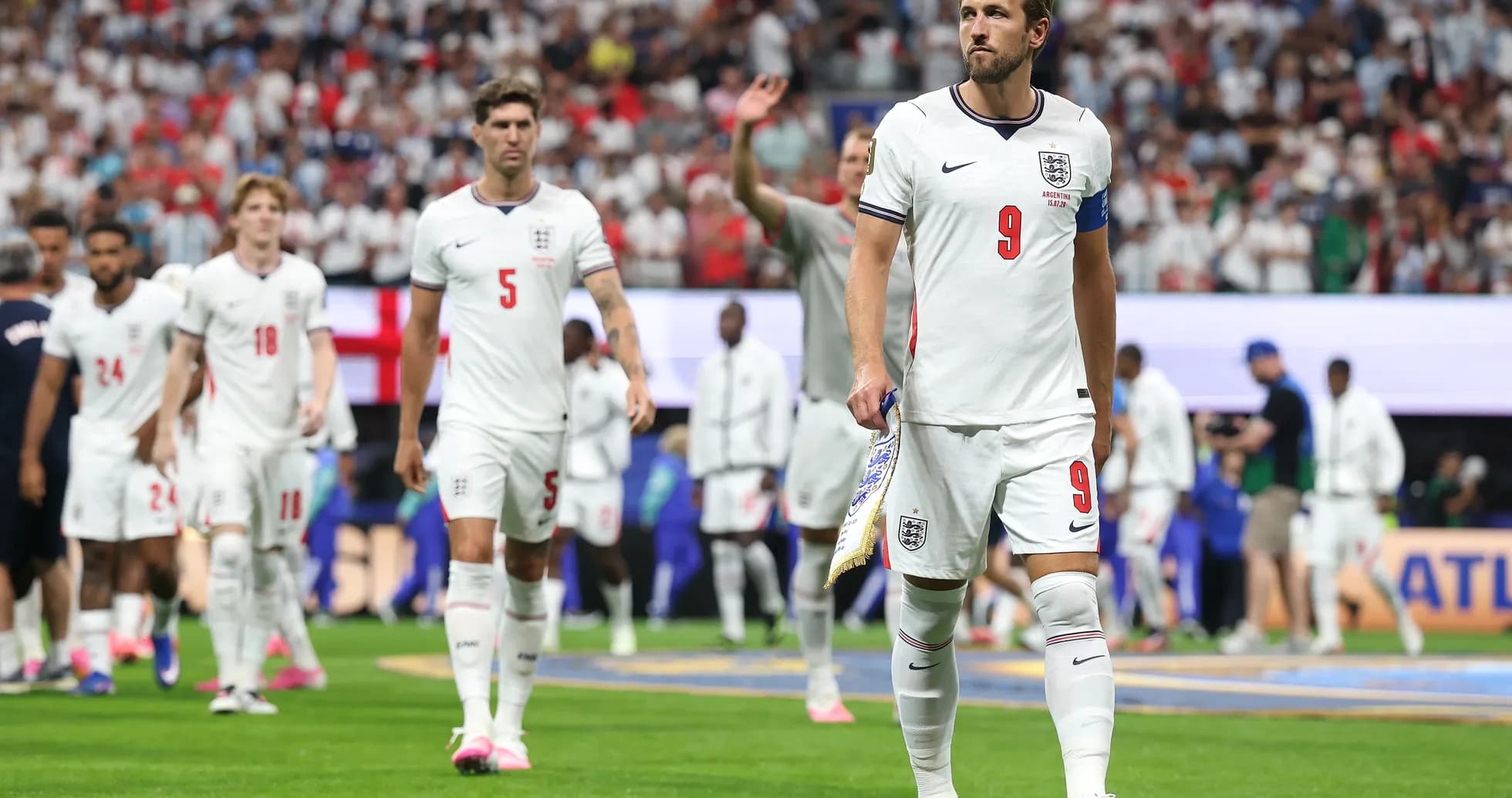 Jugadores de Inglaterra saliendo del campo Jugadores de Inglaterra saliendo del campo