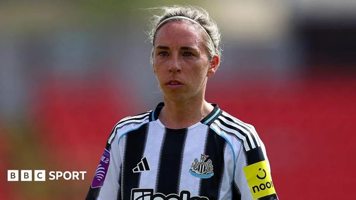 Jugadora de Newcastle en uniforme durante el partido Jugadora de Newcastle en uniforme durante el partido