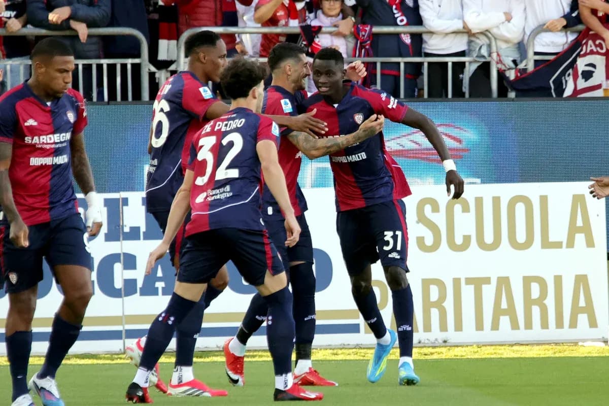 Celebración de gol de jugadores del Cagliari Celebración de gol de jugadores del Cagliari