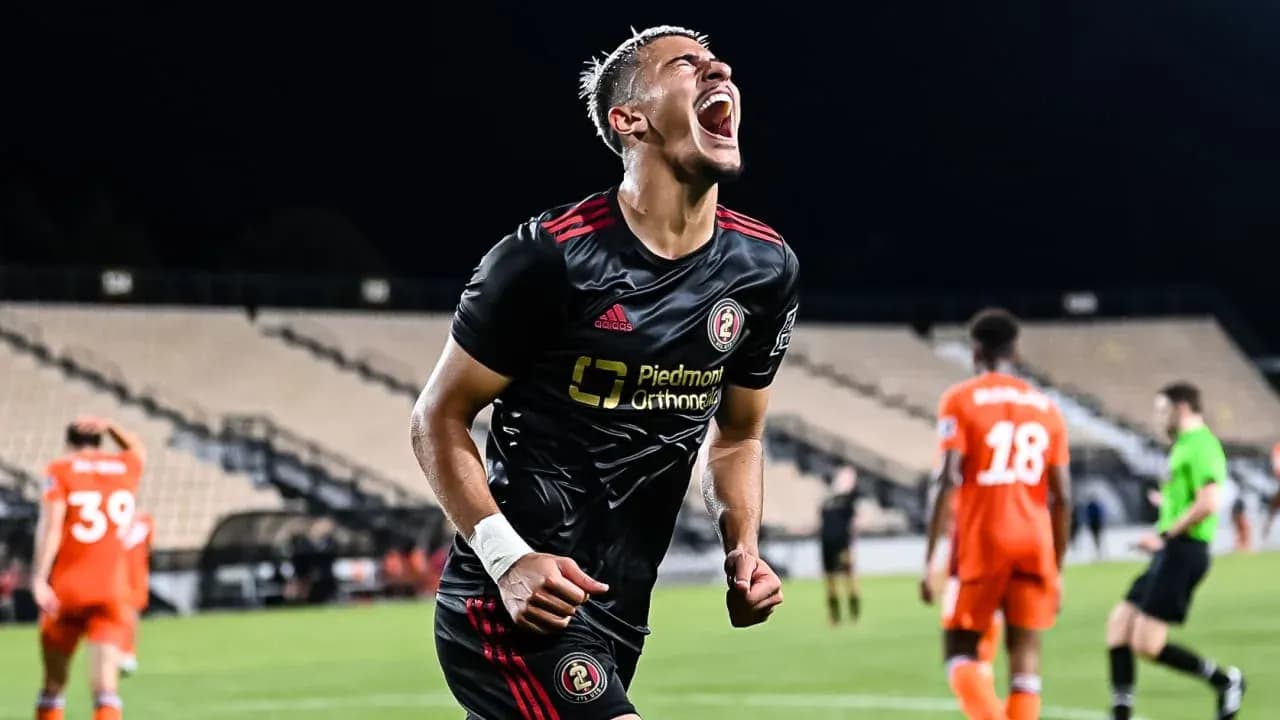 Jugador de Atlanta United II celebrando un gol Jugador de Atlanta United II celebrando un gol