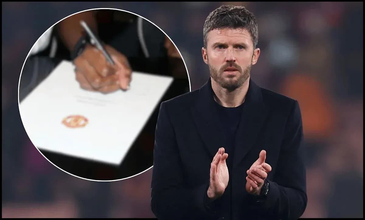 Michael Carrick aplaudiendo en un evento de firma Michael Carrick aplaudiendo en un evento de firma