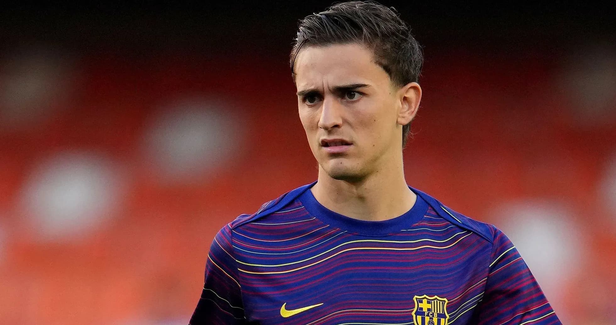 Jugador de Barcelona en campo antes del partido Jugador de Barcelona en campo antes del partido