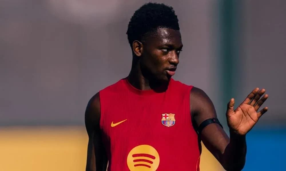 Jugador entrenando en camiseta del FC Barcelona Jugador entrenando en camiseta del FC Barcelona