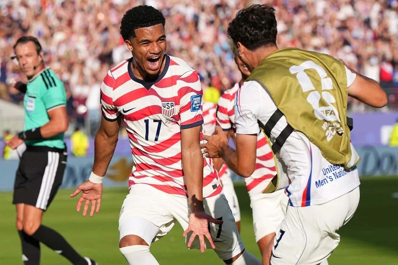 Jugador de EE. UU. celebra un gol en el Mundial Jugador de EE. UU. celebra un gol en el Mundial