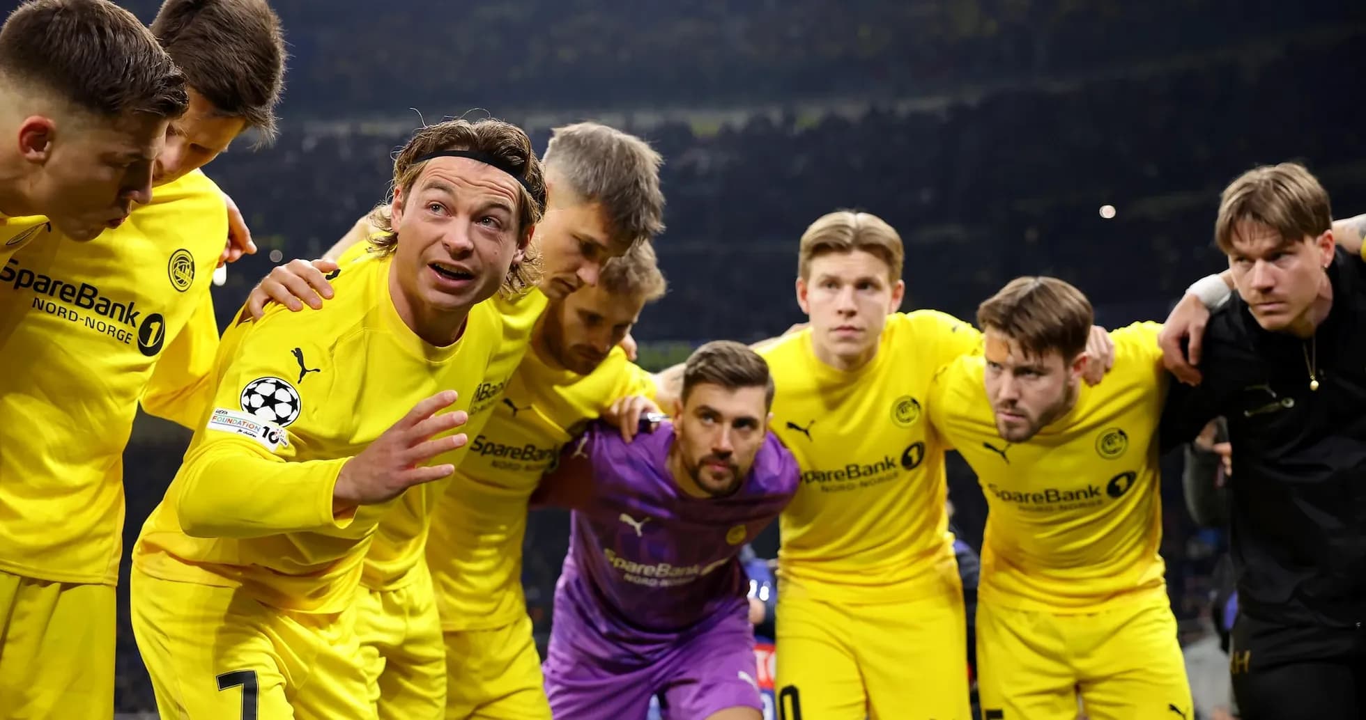 Jugadores de Bodo/Glimt en reunión táctica Jugadores de Bodo/Glimt en reunión táctica