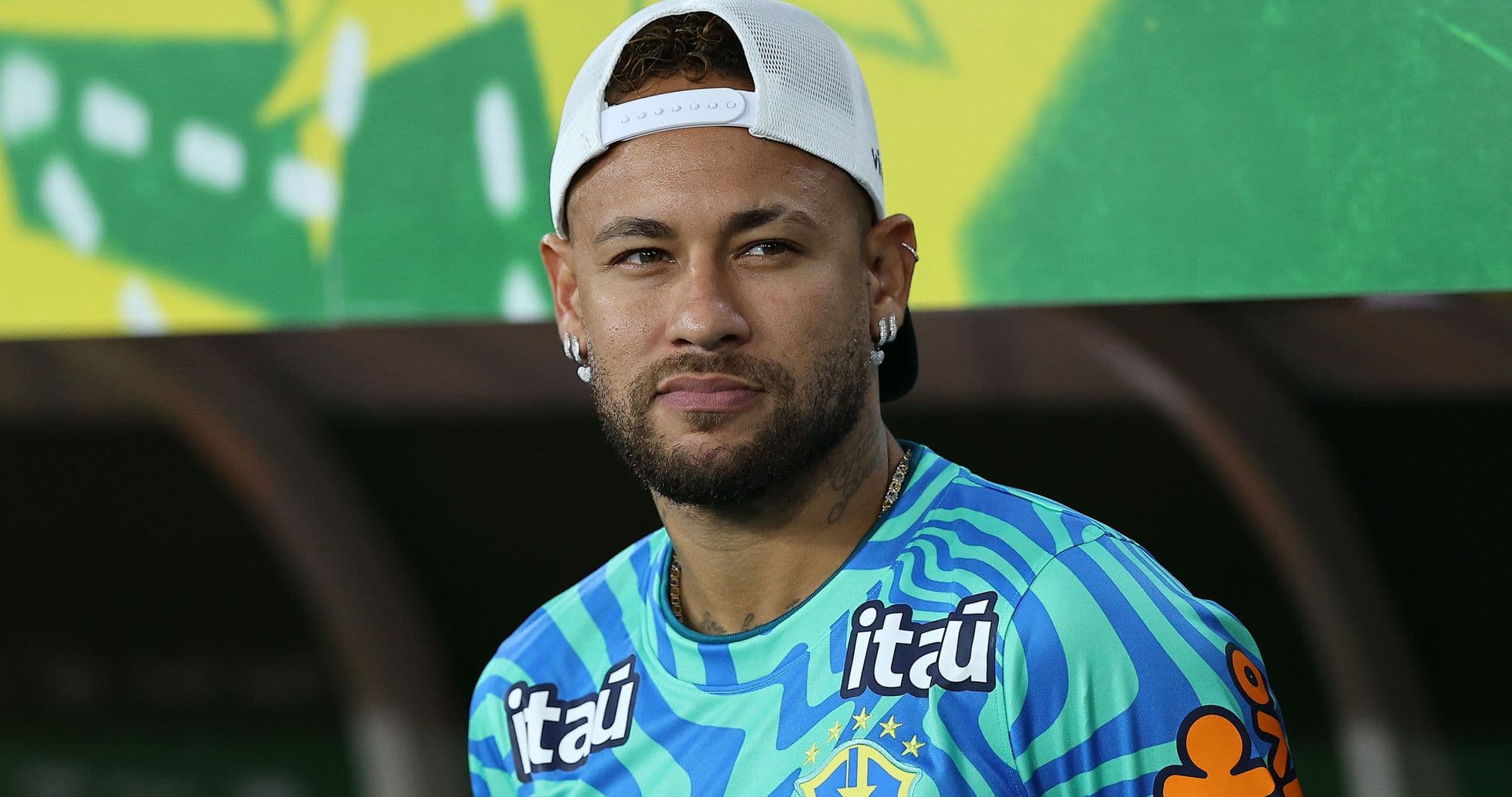 Jugador de Brasil en la banca durante partido Jugador de Brasil en la banca durante partido