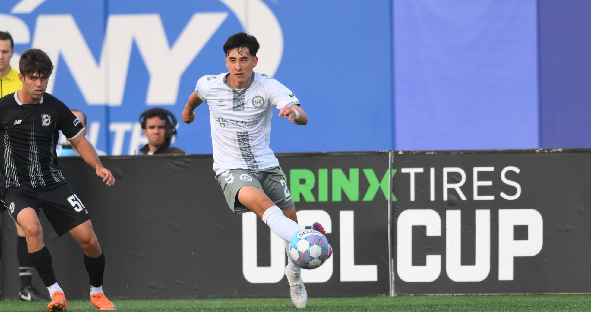Jugador de Hartford Athletic en acción Jugador de Hartford Athletic en acción