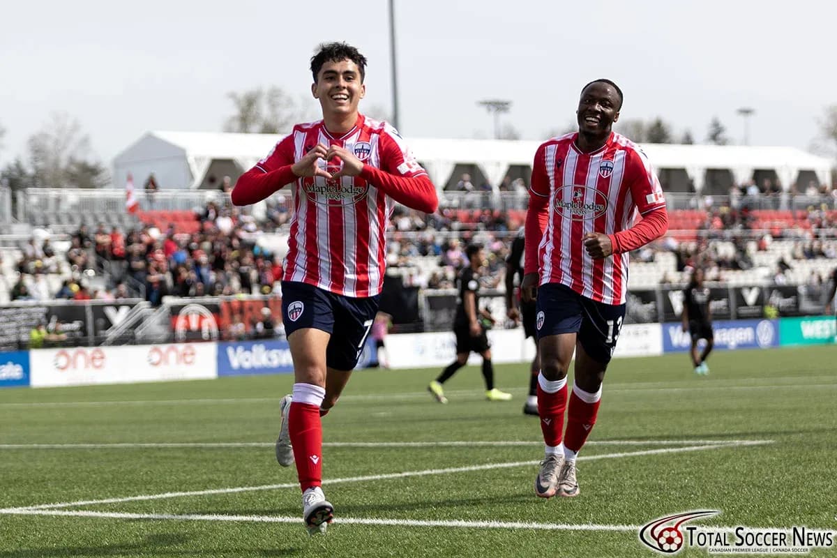 Jugadores de Atlético Ottawa celebrando un gol Jugadores de Atlético Ottawa celebrando un gol