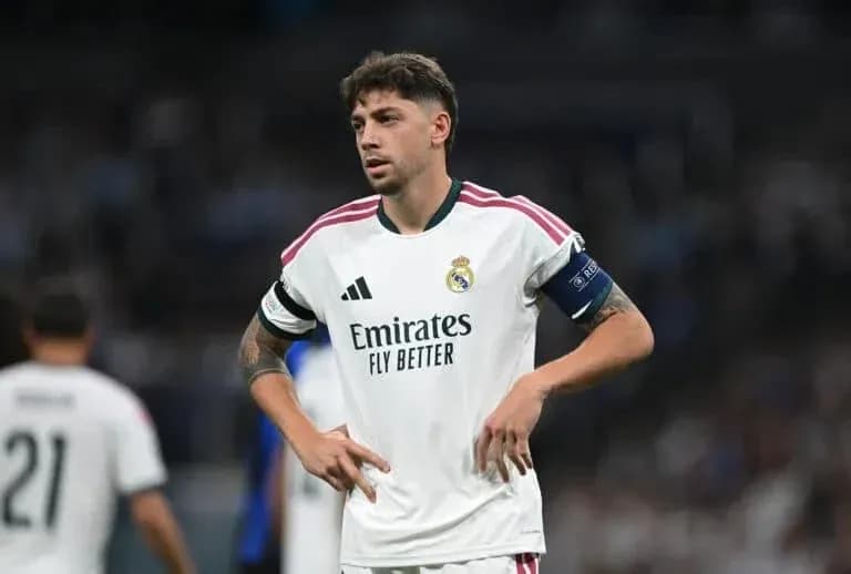 Jugador de Real Madrid en acción durante el partido Jugador de Real Madrid en acción durante el partido