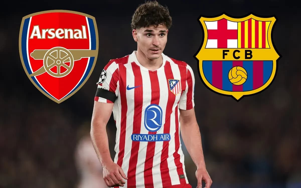 Jugador de Atlético de Madrid con logos de Arsenal y Barcelona Jugador de Atlético de Madrid con logos de Arsenal y Barcelona