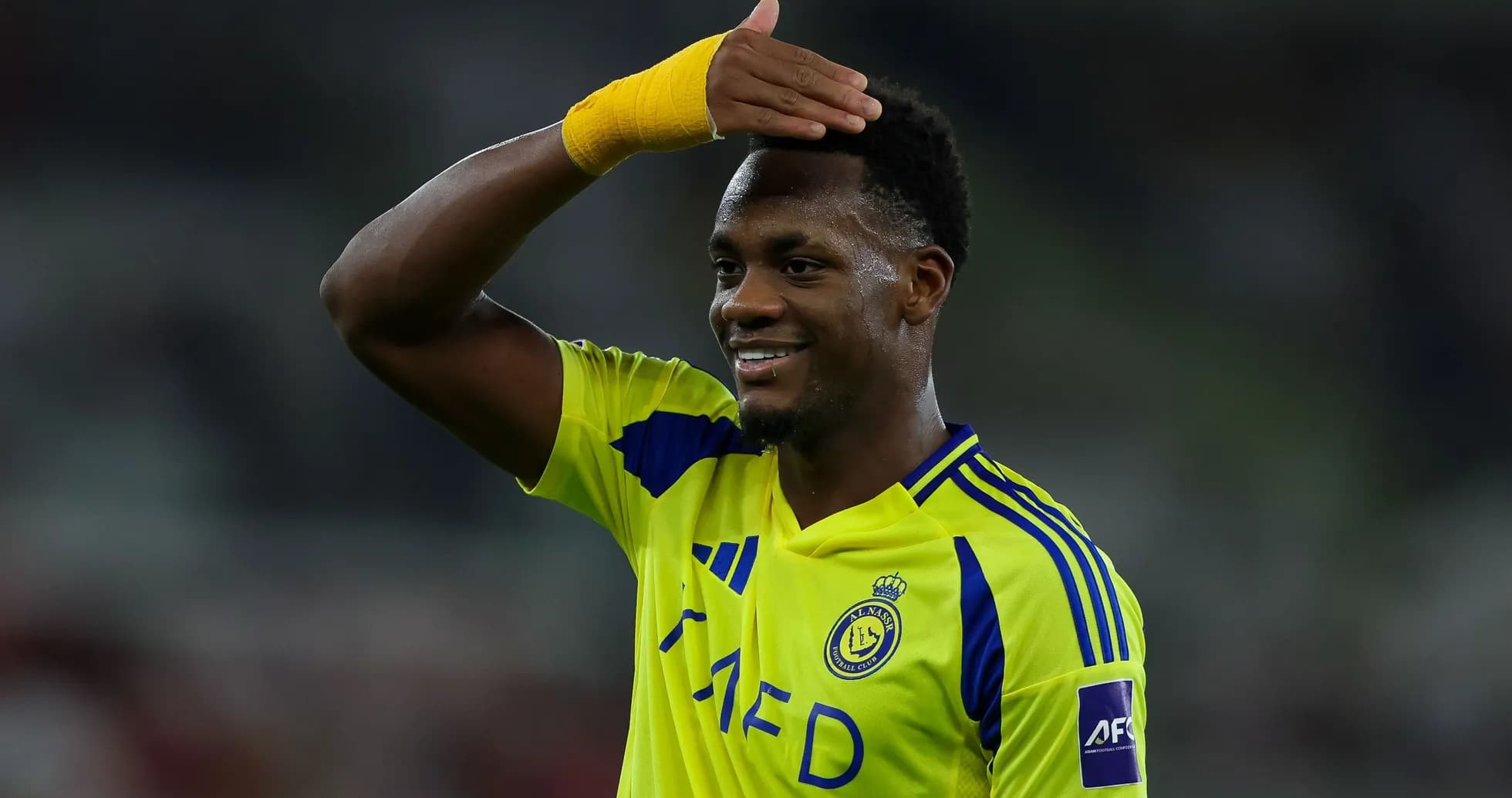 Jugador de Al Nassr saludando tras el partido Jugador de Al Nassr saludando tras el partido