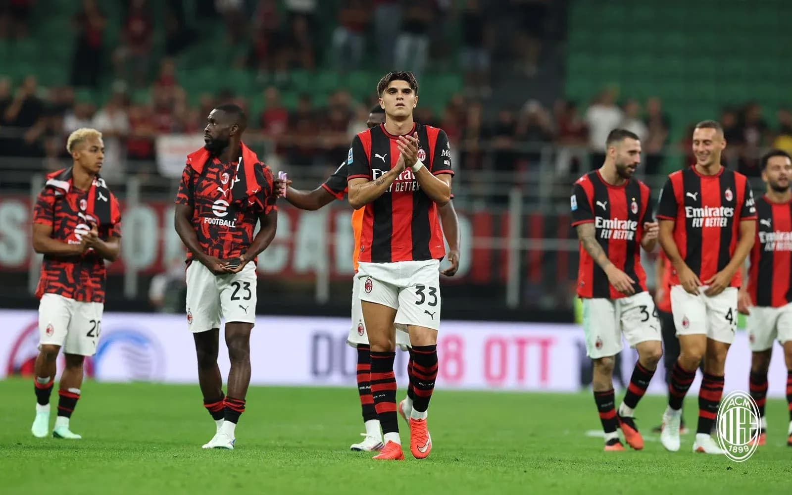 Jugadores de AC Milan en el campo Jugadores de AC Milan en el campo