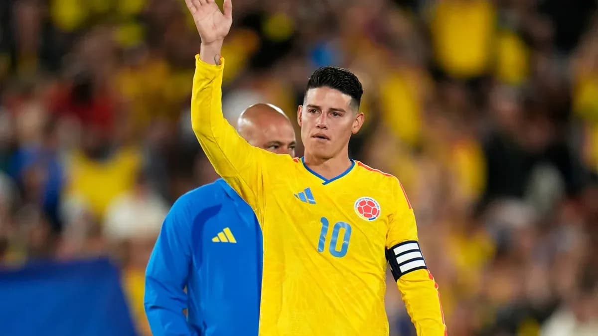 Jugador colombiano saludando al público durante el partido Jugador colombiano saludando al público durante el partido