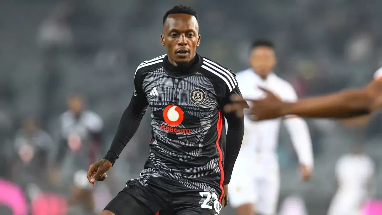 Jugador de Orlando Pirates en acción durante el partido Jugador de Orlando Pirates en acción durante el partido