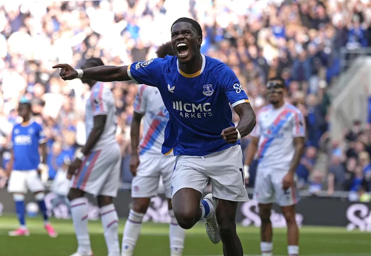 Jugador de Everton celebrando un gol en el partido Jugador de Everton celebrando un gol en el partido