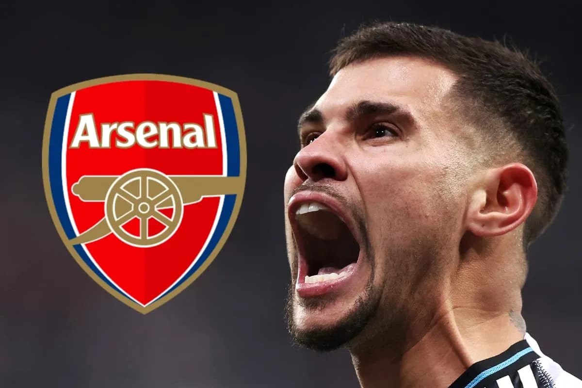 Jugador de Arsenal gritando con el escudo de fondo Jugador de Arsenal gritando con el escudo de fondo