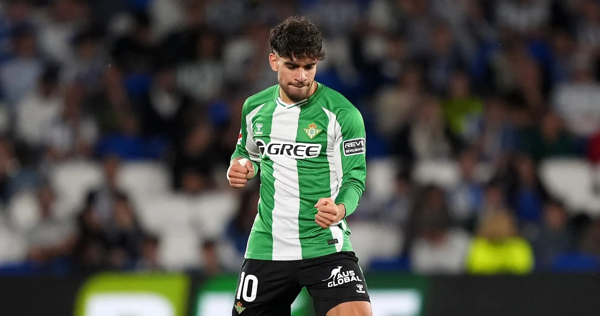 Jugador de Real Betis celebrando un gol en el partido Jugador de Real Betis celebrando un gol en el partido