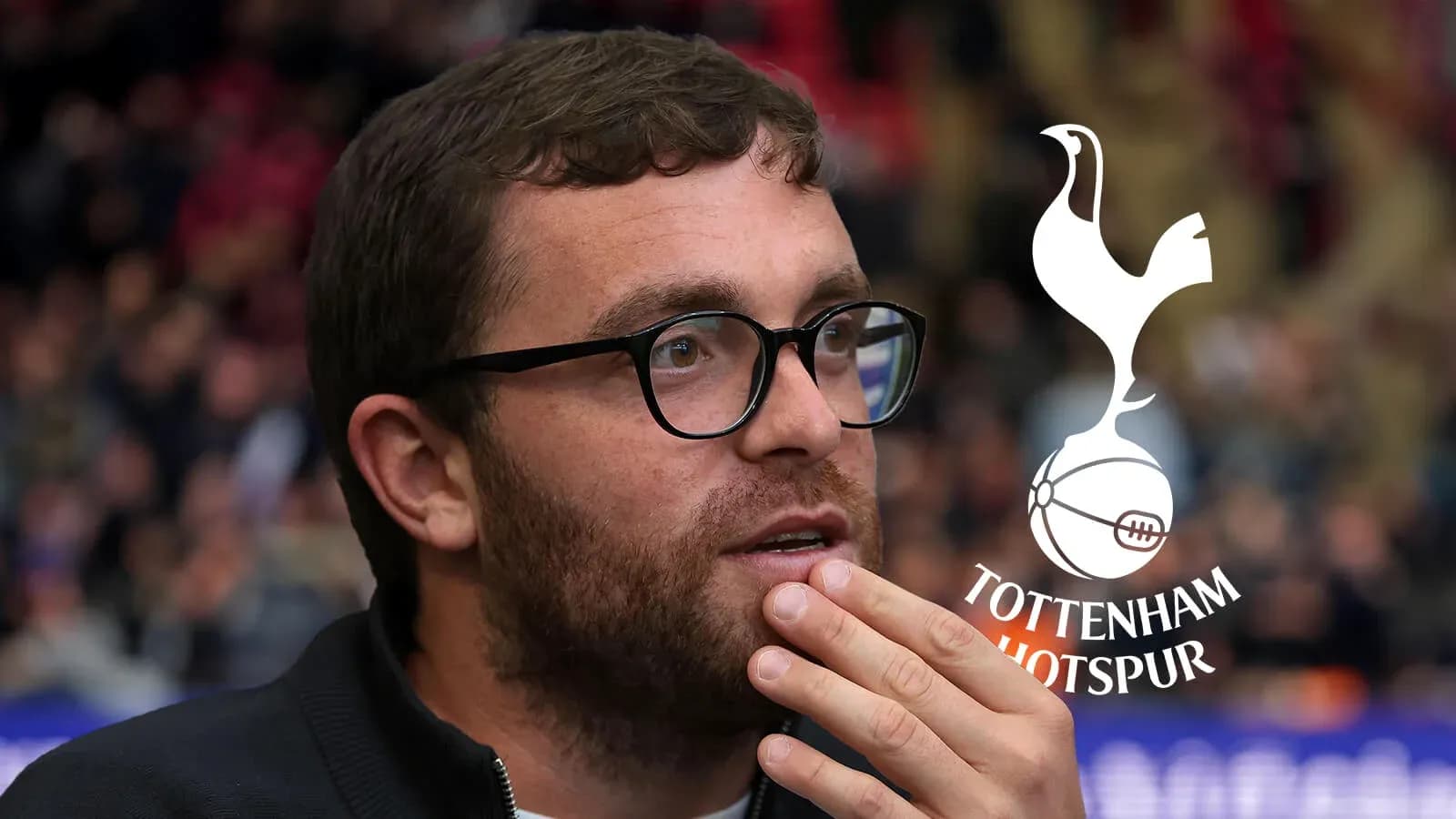 Hombre pensativo en partido de Tottenham Hotspur Hombre pensativo en partido de Tottenham Hotspur