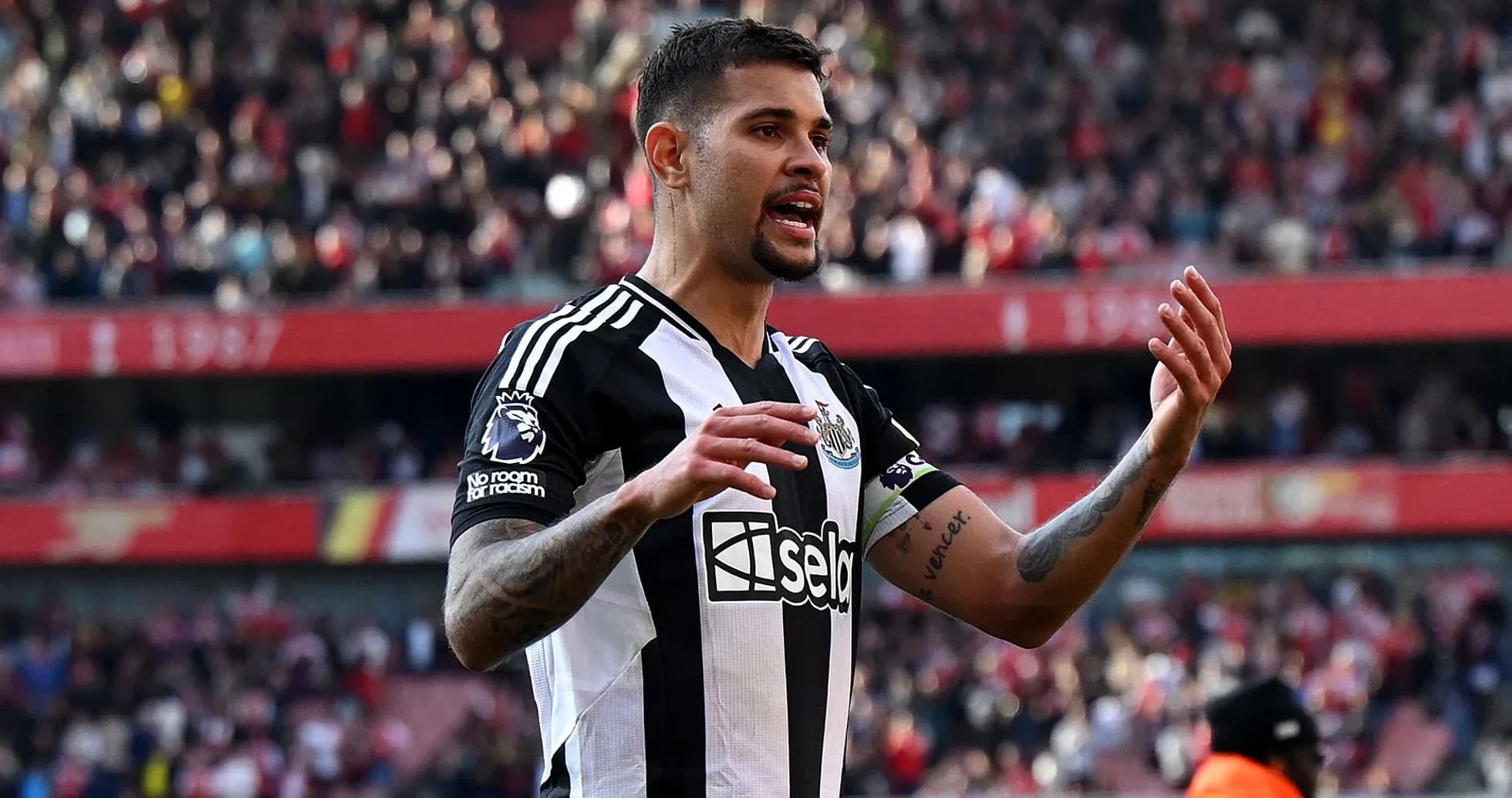 Jugador de Newcastle gesticulando durante un partido Jugador de Newcastle gesticulando durante un partido