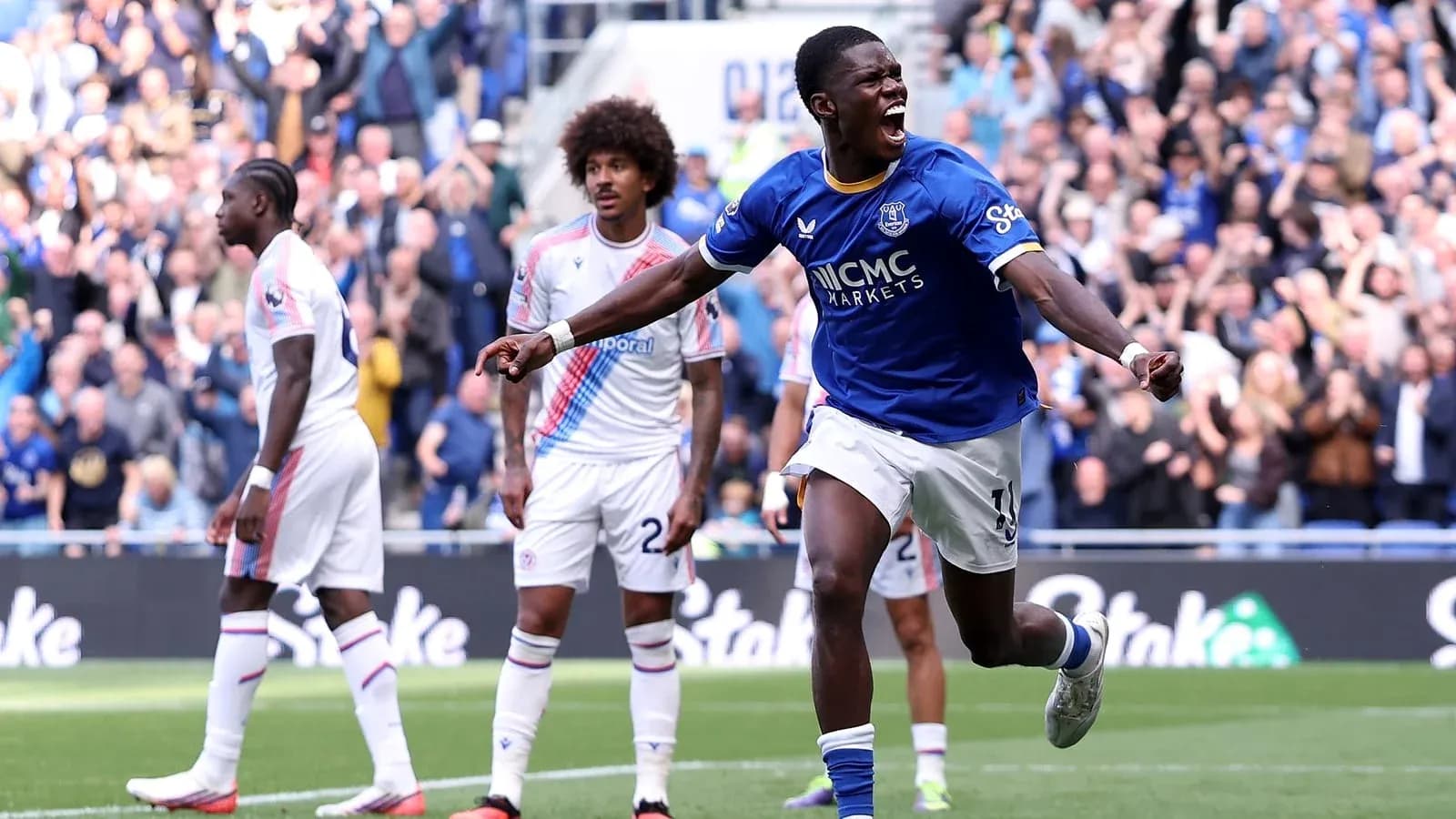 Jugador de Everton celebra un gol en el partido Jugador de Everton celebra un gol en el partido