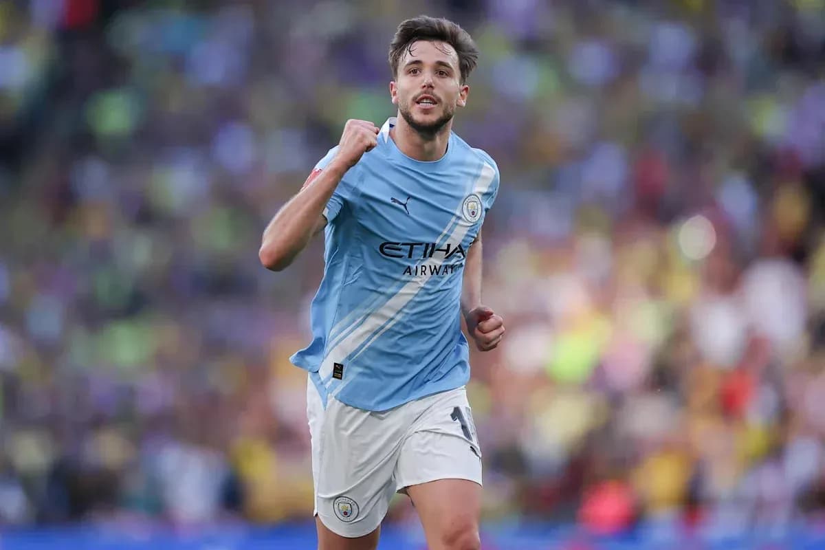 Jugador de Manchester City celebrando en el campo Jugador de Manchester City celebrando en el campo