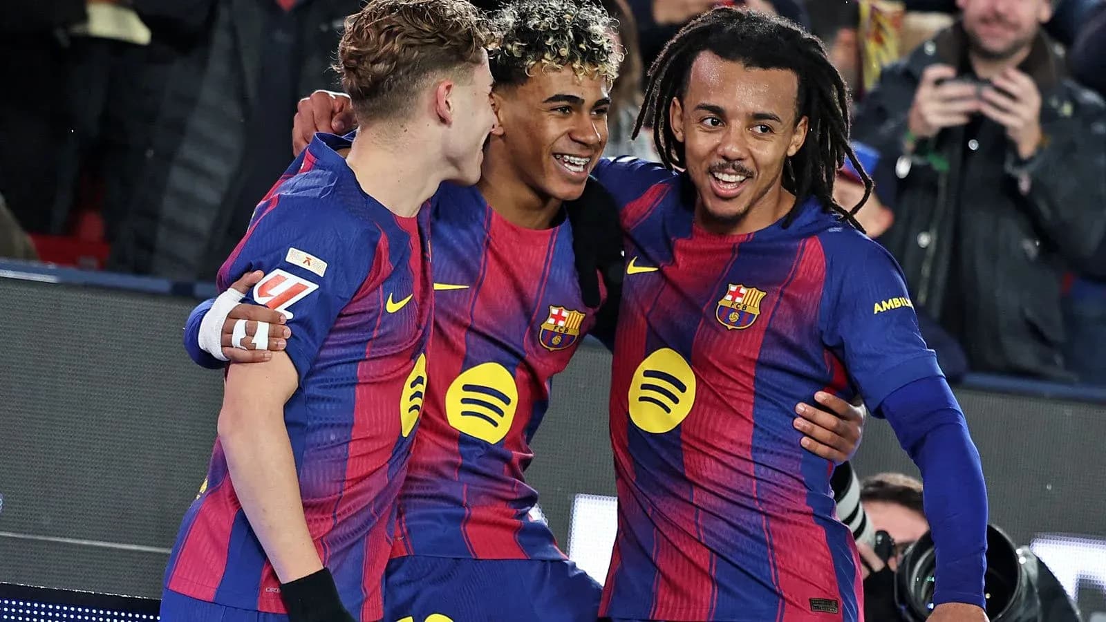 Jugadores del FC Barcelona celebrando un gol Jugadores del FC Barcelona celebrando un gol
