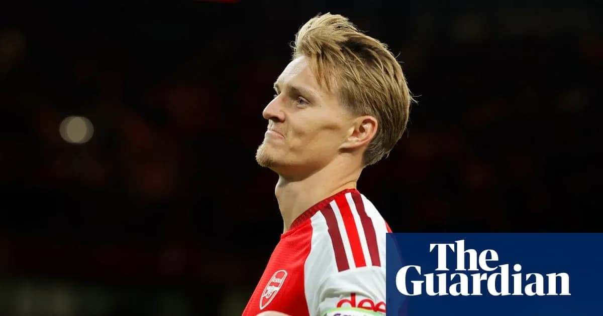 Jugador de Arsenal en el campo tras el partido Jugador de Arsenal en el campo tras el partido