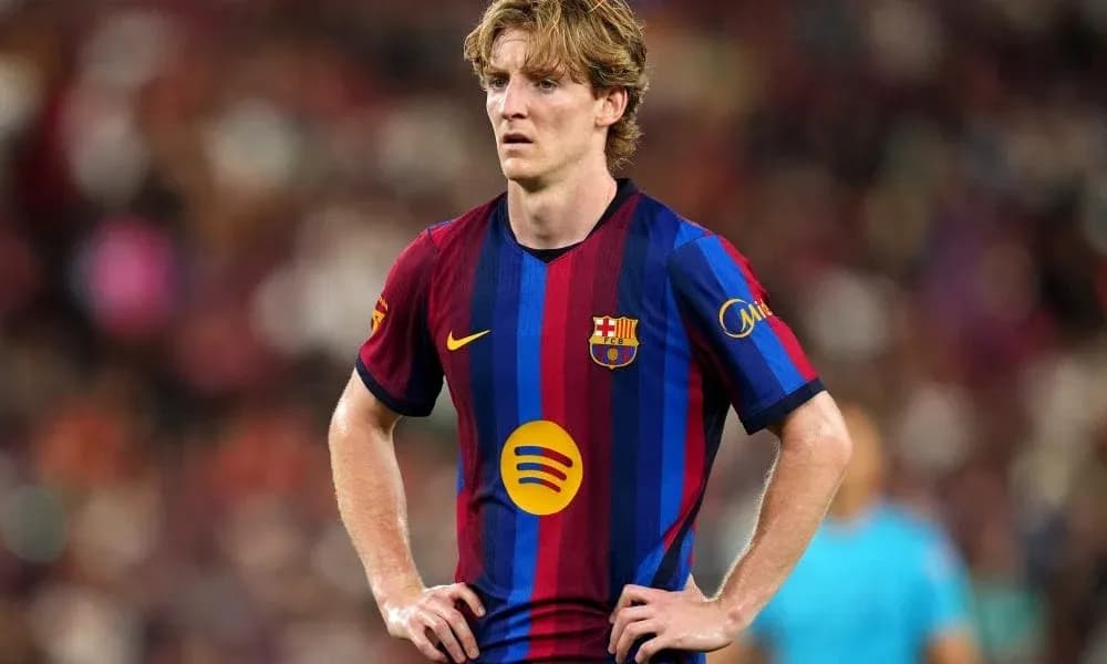 Jugador del FC Barcelona en el campo de juego Jugador del FC Barcelona en el campo de juego