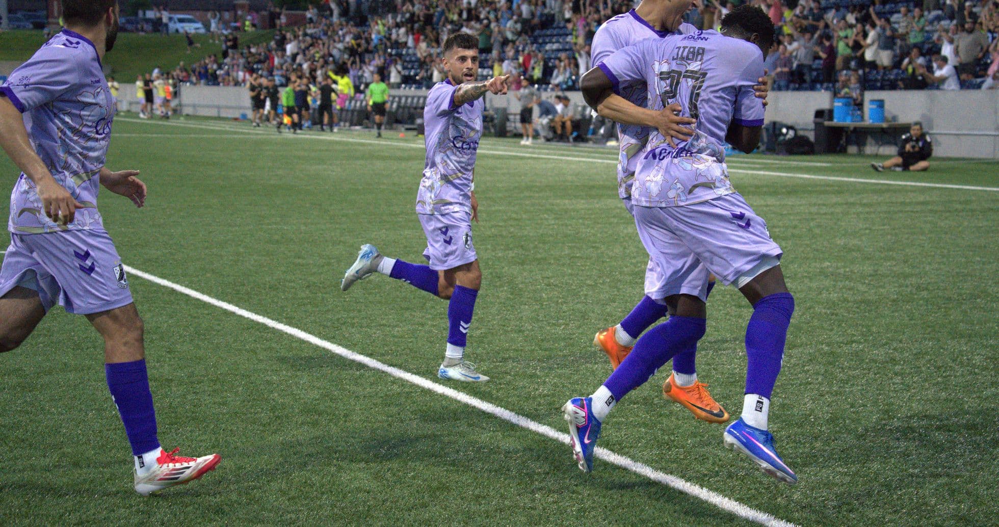 Jugadores de Union Omaha celebrando un gol Jugadores de Union Omaha celebrando un gol