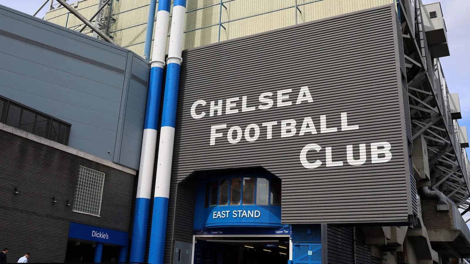 Fachada del Chelsea Football Club y East Stand Fachada del Chelsea Football Club y East Stand