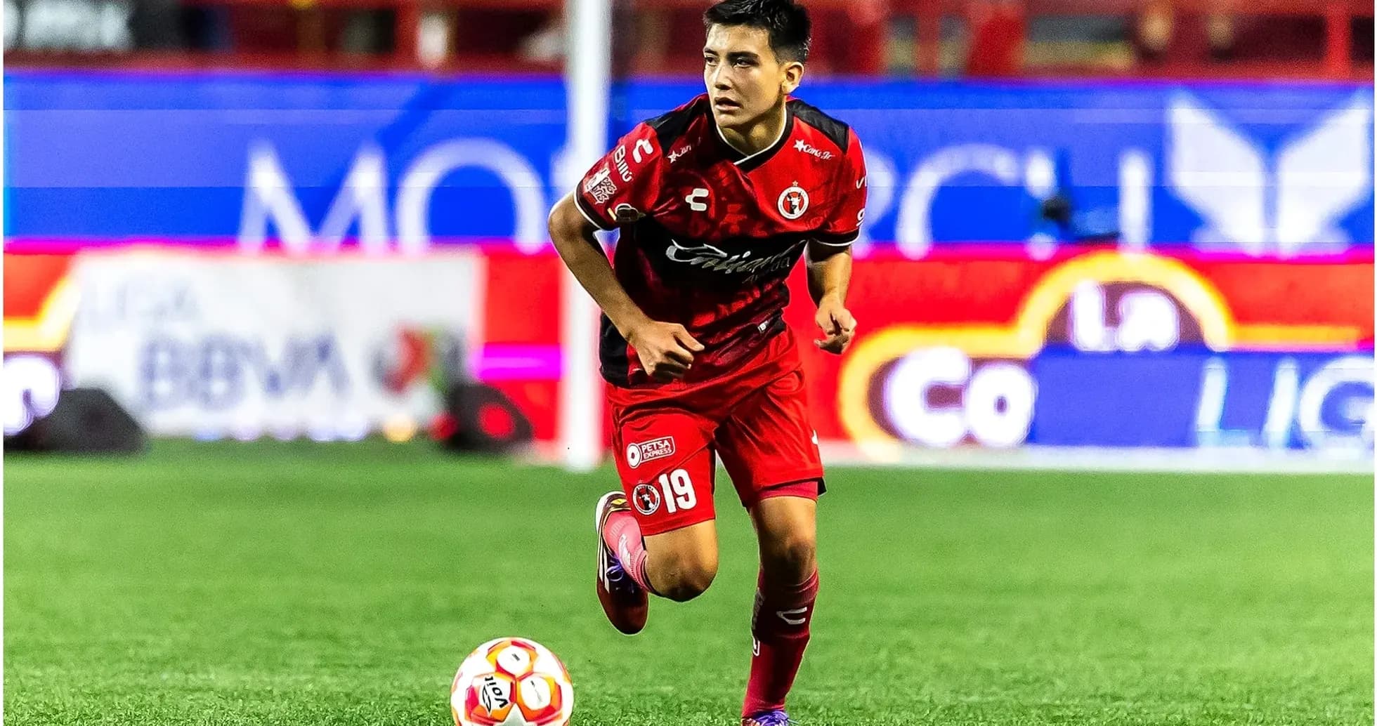 Jugador de Club Tijuana en acción Jugador de Club Tijuana en acción