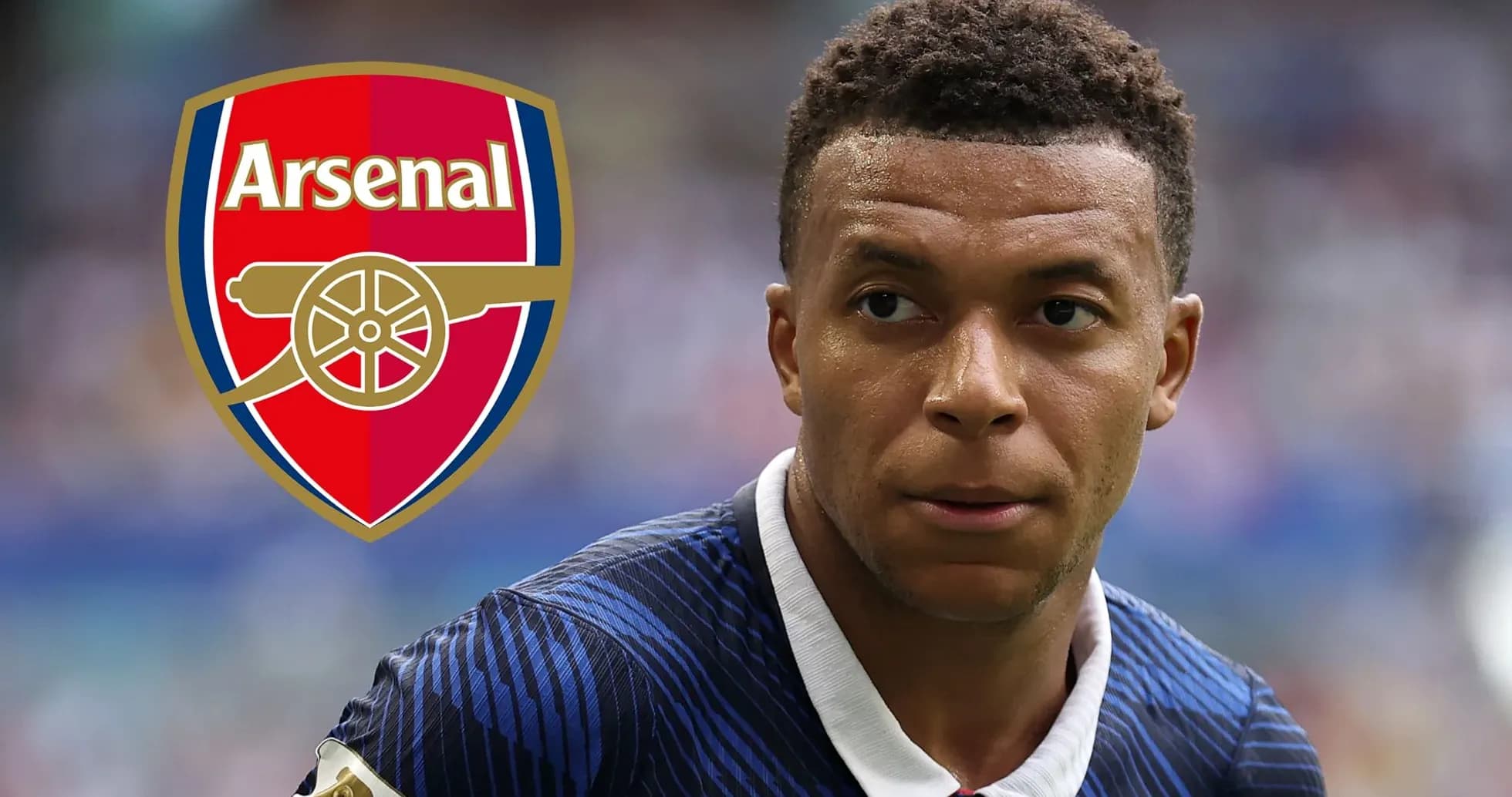 Jugador con camiseta de fútbol y logo de Arsenal Jugador con camiseta de fútbol y logo de Arsenal