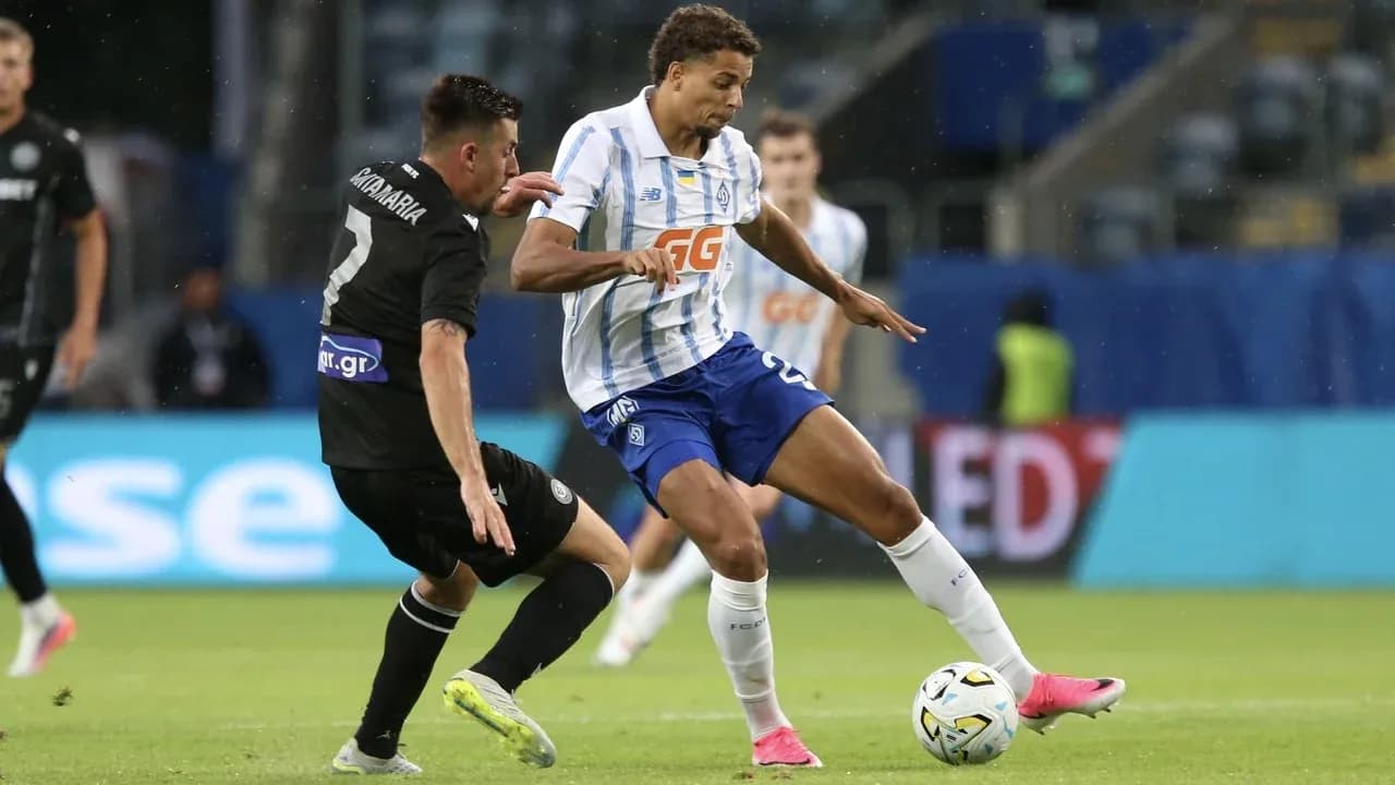 Jugadores de PAOK y Dynamo Kyiv en acción Jugadores de PAOK y Dynamo Kyiv en acción