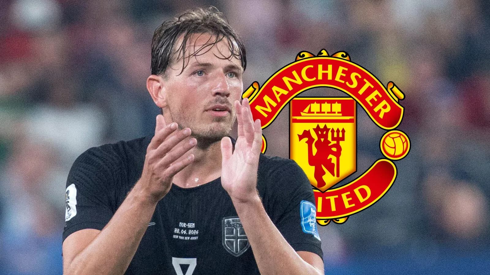 Jugador aplaudiendo con logo de Manchester United Jugador aplaudiendo con logo de Manchester United