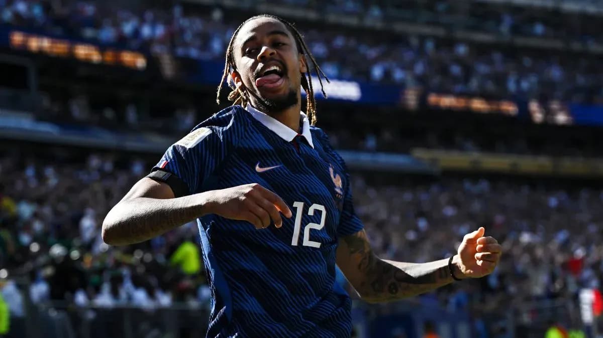 Jugador de Francia celebrando un gol en el estadio Jugador de Francia celebrando un gol en el estadio