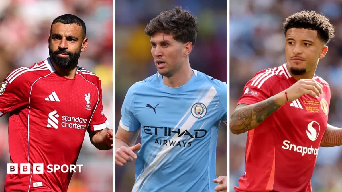Jugadores de fútbol en acción con sus equipos Jugadores de fútbol en acción con sus equipos