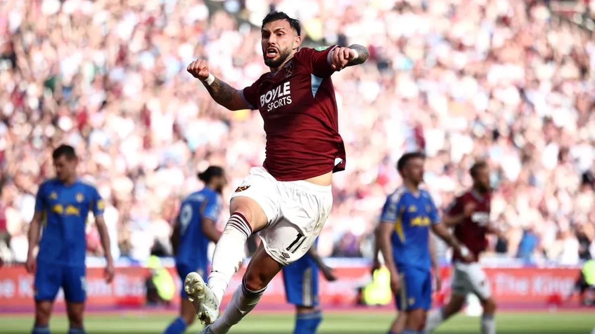 Jugador de West Ham celebrando un gol en el partido Jugador de West Ham celebrando un gol en el partido