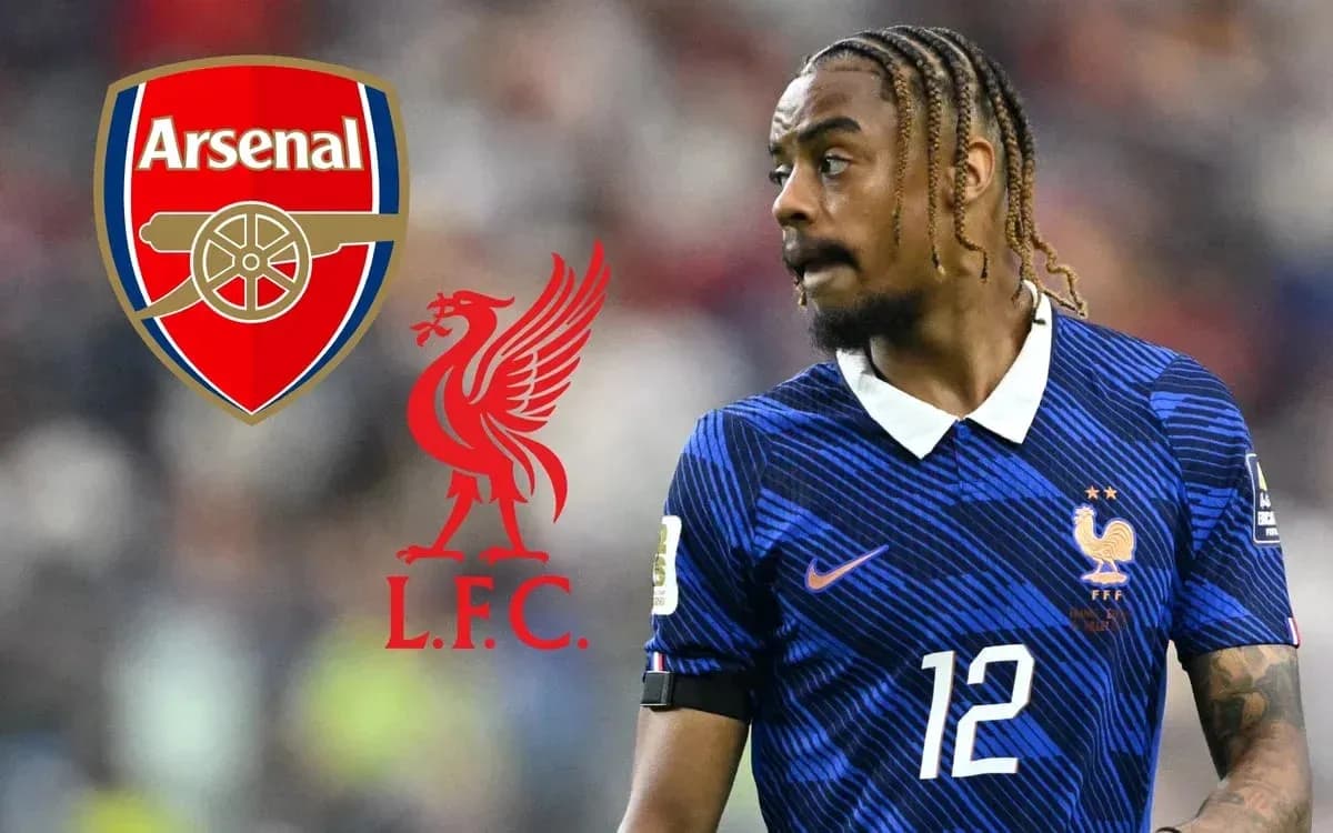 Jugador con camiseta de Francia y logos de Arsenal y Liverpool Jugador con camiseta de Francia y logos de Arsenal y Liverpool