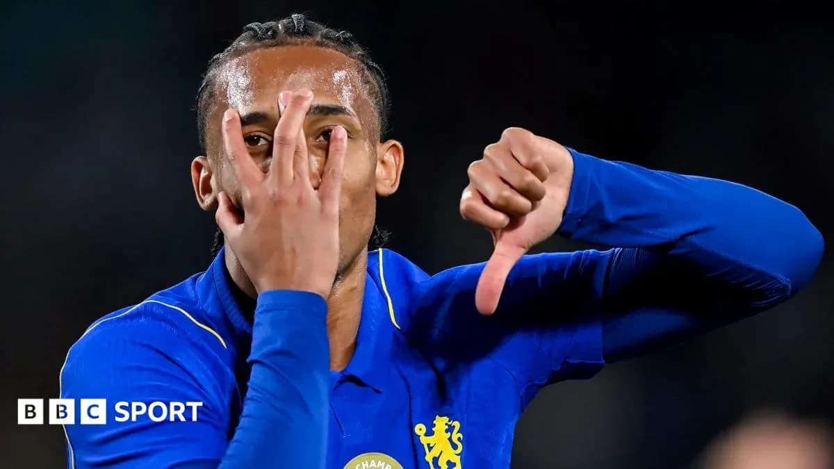 Jugador mostrando gesto tras anotar gol Jugador mostrando gesto tras anotar gol