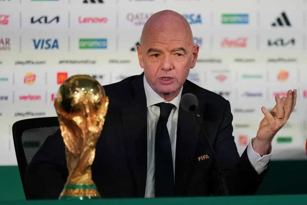 Gianni Infantino hablando en conferencia de prensa Gianni Infantino hablando en conferencia de prensa