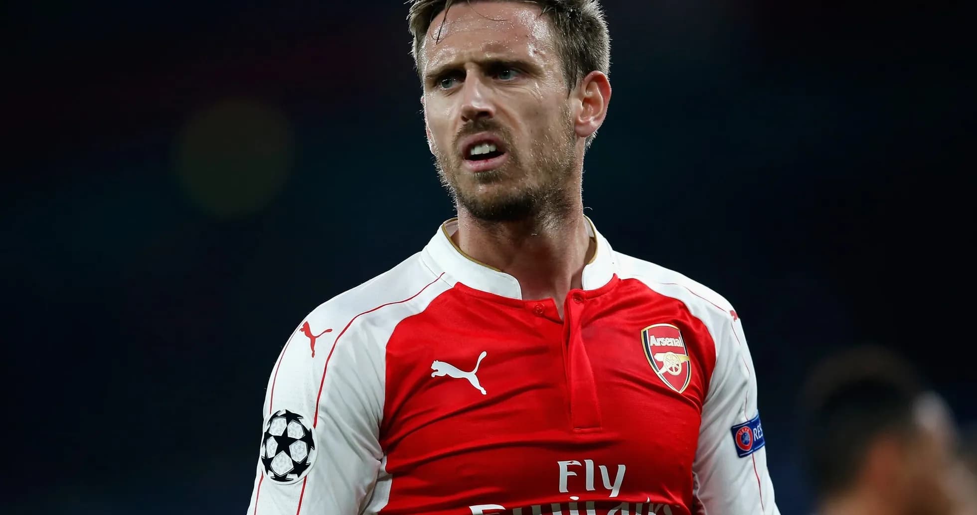 Jugador de Arsenal en acción durante un partido Jugador de Arsenal en acción durante un partido