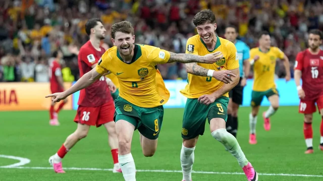 Dos jugadores de Australia celebrando un gol Dos jugadores de Australia celebrando un gol
